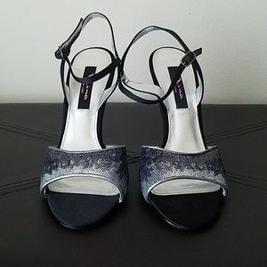 *NEW/NEVER WORN* Nina Silver/Black Sequin Heel